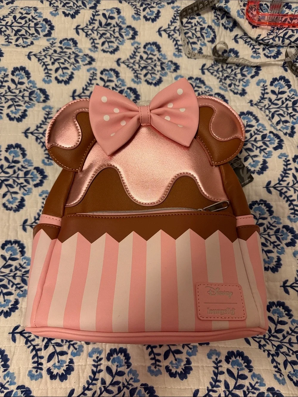 Disney loungefly Minnie Mouse ice cream backpack